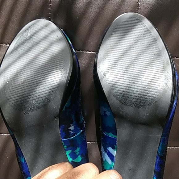 Style & Co. Celine Women’s Peep Toe Heels with Blue Floral Fabric - Picture 5 of 7